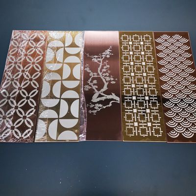 Máquina de marcado por láser de fibra 50W para decoración de puertas de ascensor Modo de enfriamiento Refrigeración por aire