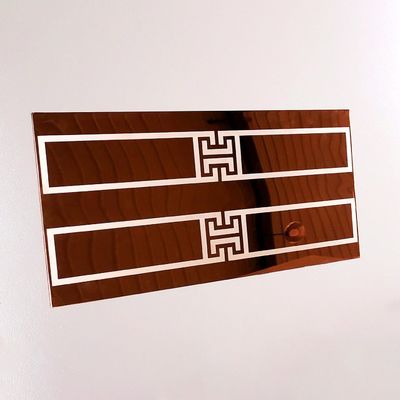 Máquina de grabado por láser H2-1326 para señales de cristal inoxidable de aluminio de placa de metal de hoja de decoración en Pakistán